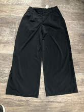 Load image into Gallery viewer, Alo Pants Size Large as is
