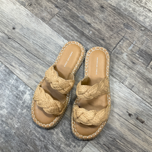 Load image into Gallery viewer, American Eagle Sandals Womens 8
