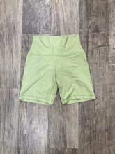 Load image into Gallery viewer, Aritzia Shorts Size Medium
