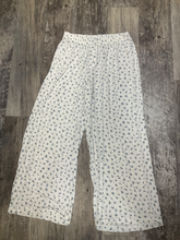 Load image into Gallery viewer, Aerie Khakis Size Large
