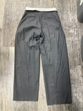 Load image into Gallery viewer, Babaton Khakis Size Medium
