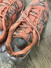 Load image into Gallery viewer, Nike Womens Athletic Shoes Womens 6
