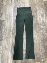 Load image into Gallery viewer, Alo Athletic Pants Size Extra Small
