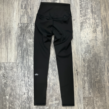 Load image into Gallery viewer, Alo Athletic Pants Size Small
