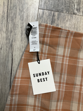 Load image into Gallery viewer, Sunday Best Short Skirt Size Large

