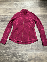 Load image into Gallery viewer, Lululemon Athletic Top Size Large (12)
