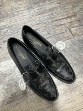 Load image into Gallery viewer, Dress Shoes Mens 11
