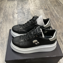Load image into Gallery viewer, Casual Shoes Womens 8
