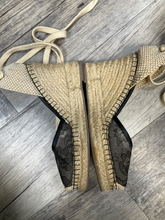 Load image into Gallery viewer, Casual Shoes Womens 7
