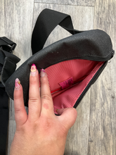 Load image into Gallery viewer, Heritage 1981 Purse
