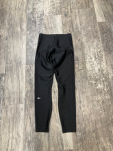 Load image into Gallery viewer, Alo Athletic Pants Size Small
