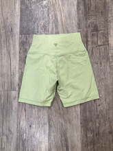 Load image into Gallery viewer, Aritzia Shorts Size Medium

