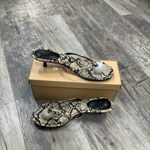Load image into Gallery viewer, Dress Shoes Womens 6
