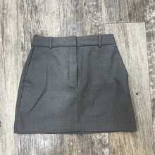 Load image into Gallery viewer, Babaton Shorts Size Small

