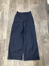 Load image into Gallery viewer, Babaton Khakis Size Medium

