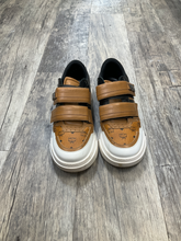 Load image into Gallery viewer, Casual Shoes Mens 11.5
