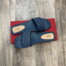 Load image into Gallery viewer, Sandals Womens 9.5
