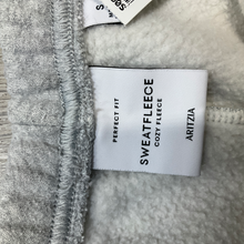 Load image into Gallery viewer, Aritzia Shorts Size Small
