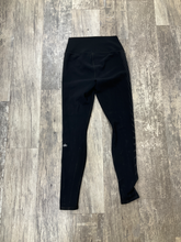 Load image into Gallery viewer, Alo Athletic Pants Size Medium
