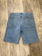 Load image into Gallery viewer, Zara Shorts Size Medium (34)
