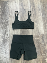 Load image into Gallery viewer, Tna Sports Bra Size Medium
