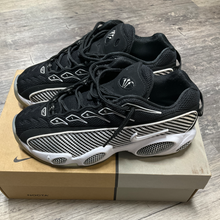 Load image into Gallery viewer, Nike Womens Athletic Shoes Womens 7.5
