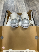 Load image into Gallery viewer, Converse Sandals Womens 7.5
