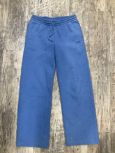 Load image into Gallery viewer, Aritzia Khakis Size Medium
