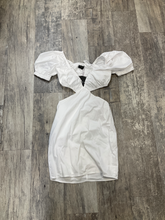 Load image into Gallery viewer, White Fox Dress Size Extra Small
