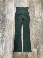 Load image into Gallery viewer, Alo Athletic Pants Size Extra Small
