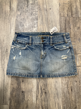 Load image into Gallery viewer, American Eagle Shorts Size Medium
