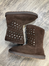 Load image into Gallery viewer, Uggs Boots Womens 7
