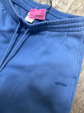 Load image into Gallery viewer, Aritzia Khakis Size Medium
