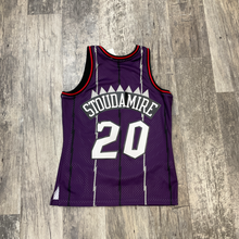Load image into Gallery viewer, Mitchell &amp; Ness Mens Fan Apparel Size Medium
