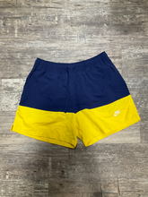 Load image into Gallery viewer, Nike Athletic Shorts Size Large
