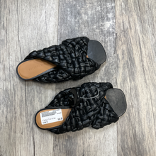 Load image into Gallery viewer, Sandals Womens 8
