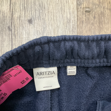 Load image into Gallery viewer, Aritzia Khakis Size Extra Small
