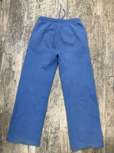 Load image into Gallery viewer, Aritzia Khakis Size Medium
