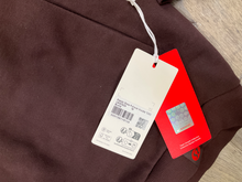 Load image into Gallery viewer, Lululemon Sweater Size Medium
