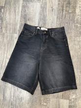 Load image into Gallery viewer, Bdg Shorts Size 3/4
