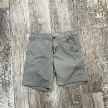 Load image into Gallery viewer, Carhartt Shorts Size 30
