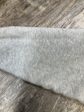 Load image into Gallery viewer, Aritzia Sweatshirt Size Medium
